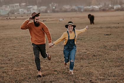 1979年44岁属羊的人桃花运好吗？会遇到烂桃花吗？