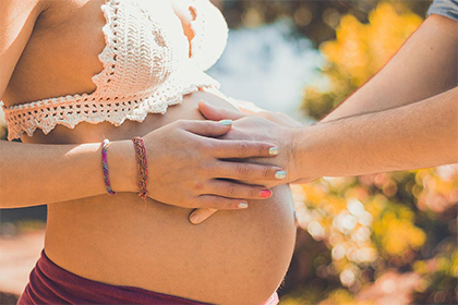 属马女和属牛男的夫妻2022虎年生宝宝可以吗，旺父母吗？