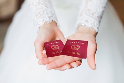 属兔和属猪的2022年可以领证结婚吗，有什么好日子？