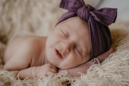 老公属猪我属兔适合在2022年生孩子吗，可以冲喜吗？