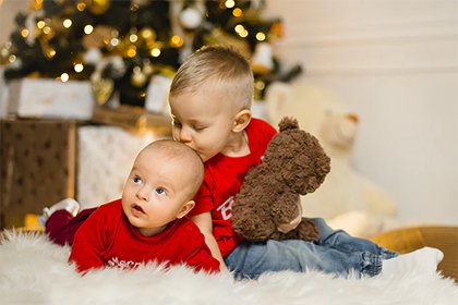 我自己属蛇老婆属狗在2022年适合生孩子吗，子女运好不好？