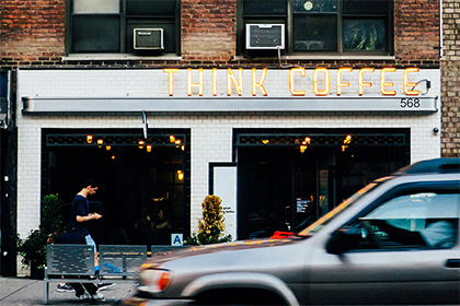 2022年生肖兔的人可以买车吗，几月提车合适？