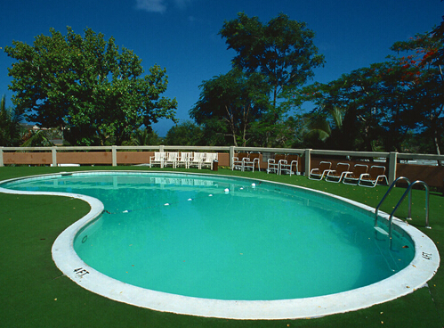 梦见在泳池游泳