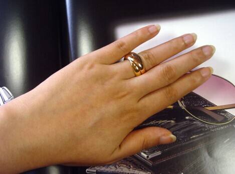 梦见捡了一个金戒指