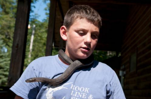 男人梦见蛇缠身