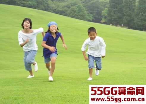 梦见被小孩追　周公解梦之梦到被小孩追