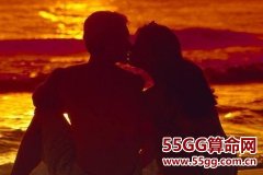 双子男对有好感的女生有什么表现