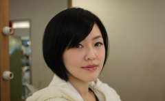 小S八字中是否有克夫信息