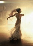 天蝎女适合的婚纱