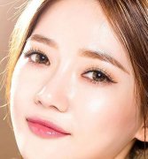 双子女秋冬时节的美颜技巧