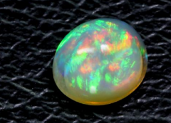 10月20日诞生石：蛋白石