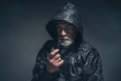 从面相来看哪些男性天生贪财吝啬