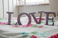 爸爸姓华,妈妈姓金 女孩名字三个字四个字