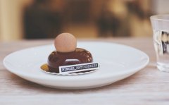 姓劳女孩寓意吉祥的名字大全