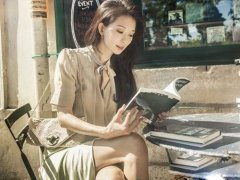 以行为取名，如“立”字取名