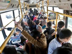 梦见挤公交车是什么意思 做梦梦到挤公交好不好