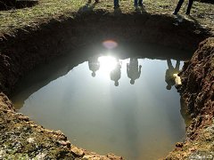 梦见深坑是什么意思 做梦梦到深坑好不好