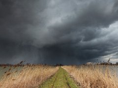 梦见乌云密布是什么意思 做梦梦到乌云密布好不好