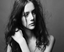 结婚戒指戴在哪个手指