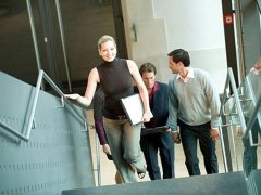 梦见上楼是什么意思 做梦梦到上楼好不好