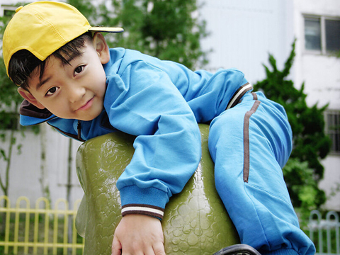 周公解梦梦见小男孩拉屎在我身上是什么意思 做梦梦到小男孩拉屎