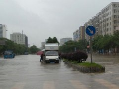 梦见下雨涨水是什么意思 做梦梦到下雨涨水好不好
