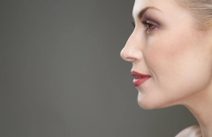 翘下巴的女人好不好，下巴翘的女人都是幸运儿