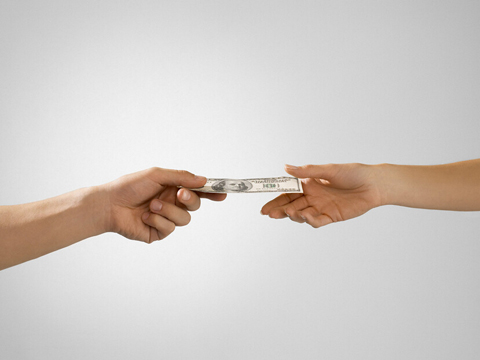 梦见别人给我好多钱是什么意思 做梦梦到别人给我好多钱好不好