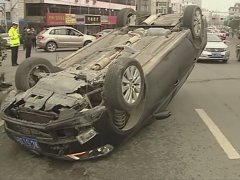 梦见开车翻车是什么意思 做梦梦到开车翻车好不好