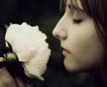 女人眉毛有痣代表什么意思