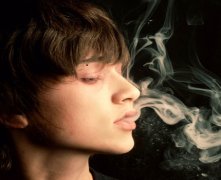 眉毛里长痣有何寓意