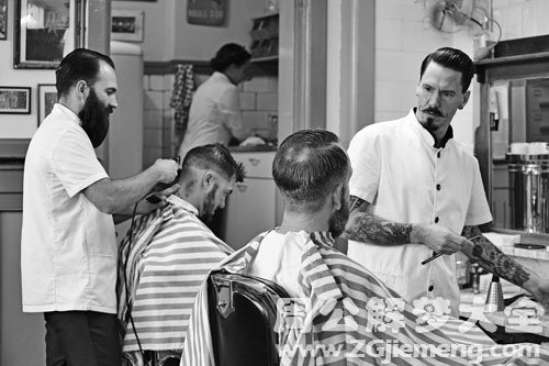 【梦见理发师把我头发剪短了】