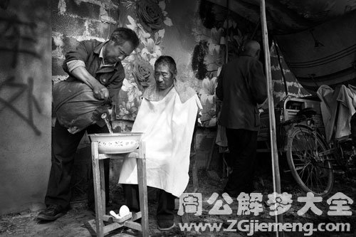 【梦见理发师给我剃头】