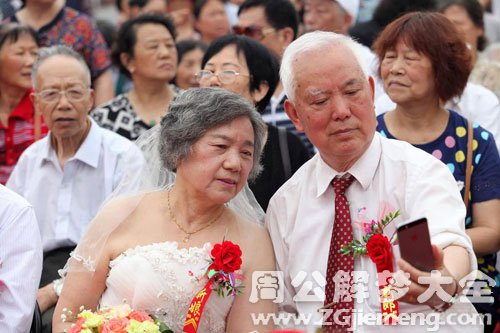 【梦见老人结婚】