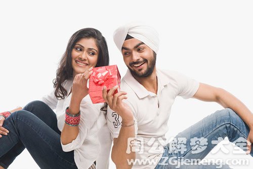 【梦见同事送东西给我】