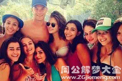 【梦见美女主动投怀送抱】