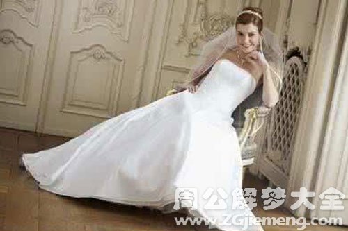 【梦见美女穿婚纱】