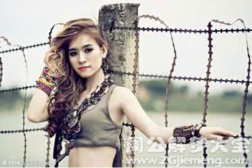 【梦见美女上厕所】