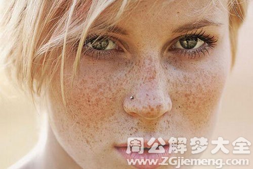 【梦见同学脸上长斑】