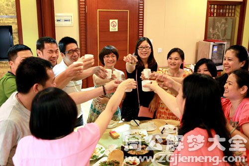 【梦见同学聚会没有我】