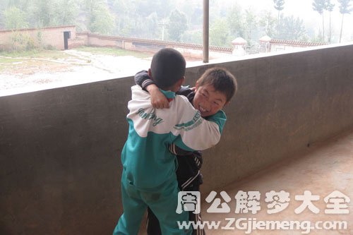 【梦见同学打架】