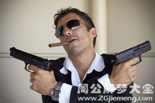 【梦见坏人拿枪】