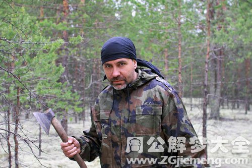 【梦见坏人拿斧头】