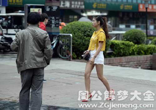 【梦见夏天穿棉袄】