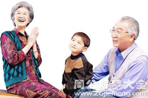 【梦见老太太帮我带孩子】