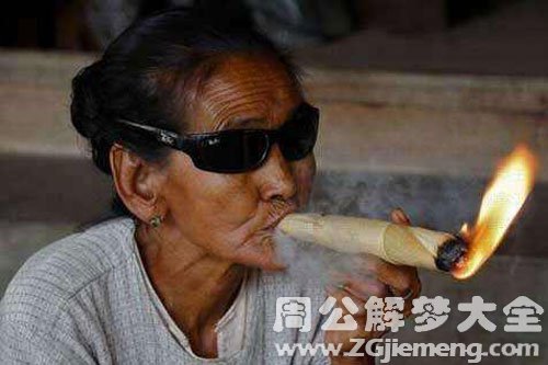 【梦见老太太给我看手相】