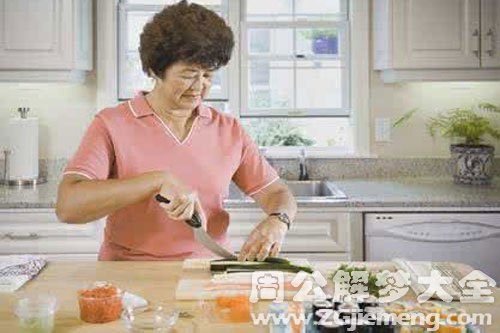 【梦见老太太在做饭】
