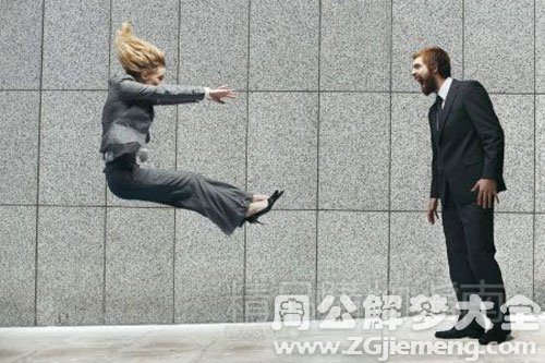 【梦见单位领导批评自己】