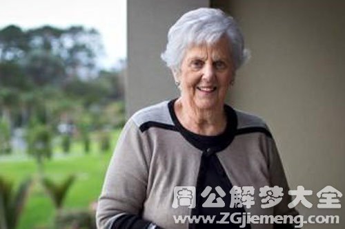 【梦见老太太来家里送钱】