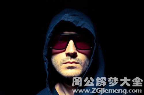 【梦见姐夫掉厕所里】